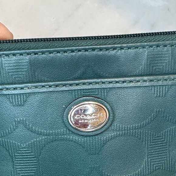 Coach Embossed Signature Logo Leather XL Wristlet Clutch Bag HTF - Picture 15 of 16